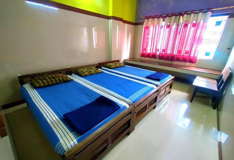 经济型三人房间, Chitramoola Tourist Home   Opp Temple Only 20 M