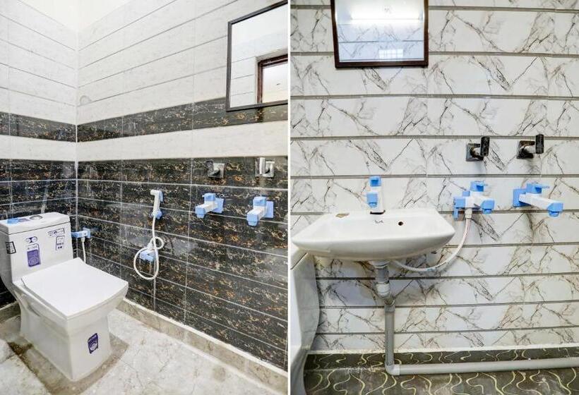 اتاق کلاسیک سه تخته, Oyo Hotel Divine