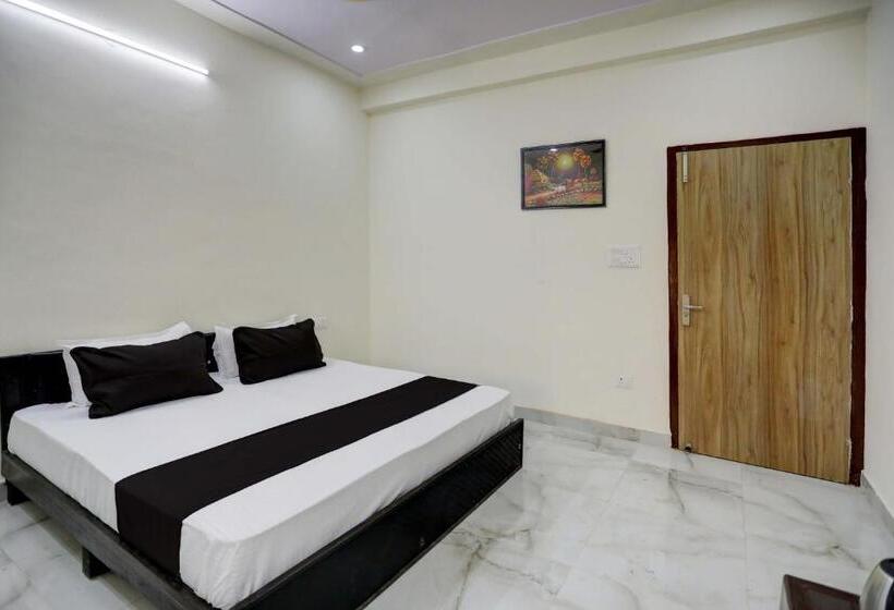 اتاق کلاسیک سه تخته, Oyo Hotel Divine