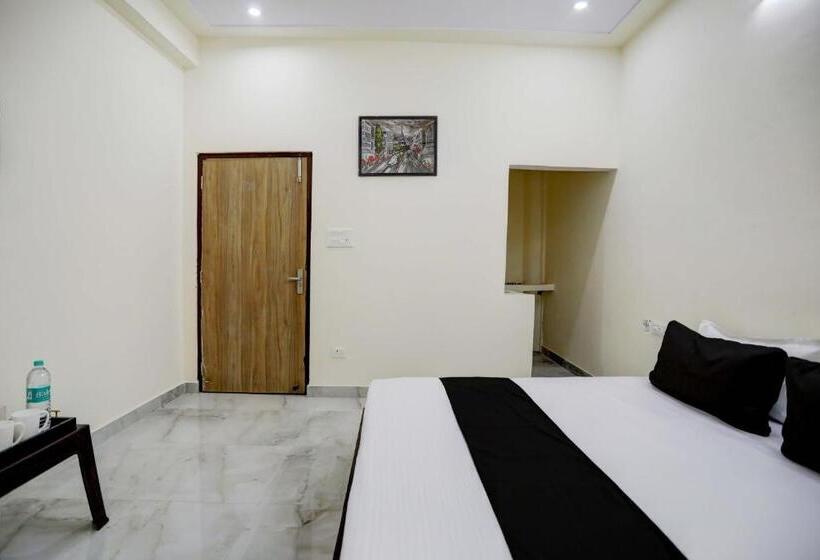 اتاق کلاسیک سه تخته, Oyo Hotel Divine