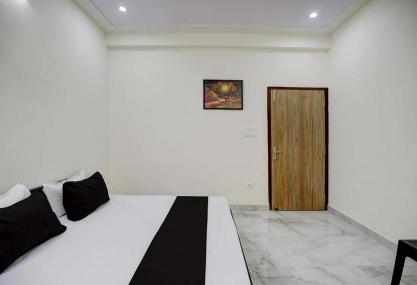 اتاق کلاسیک سه تخته, Oyo Hotel Divine