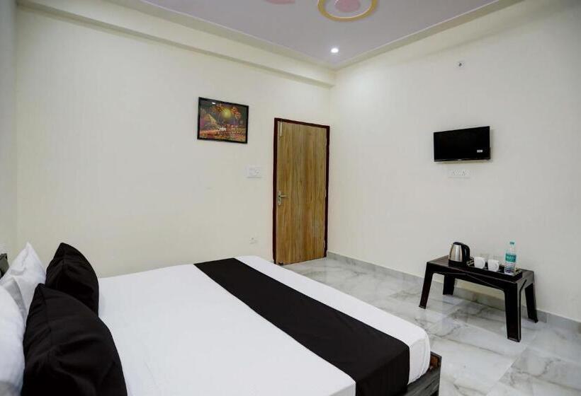 اتاق کلاسیک سه تخته, Oyo Hotel Divine