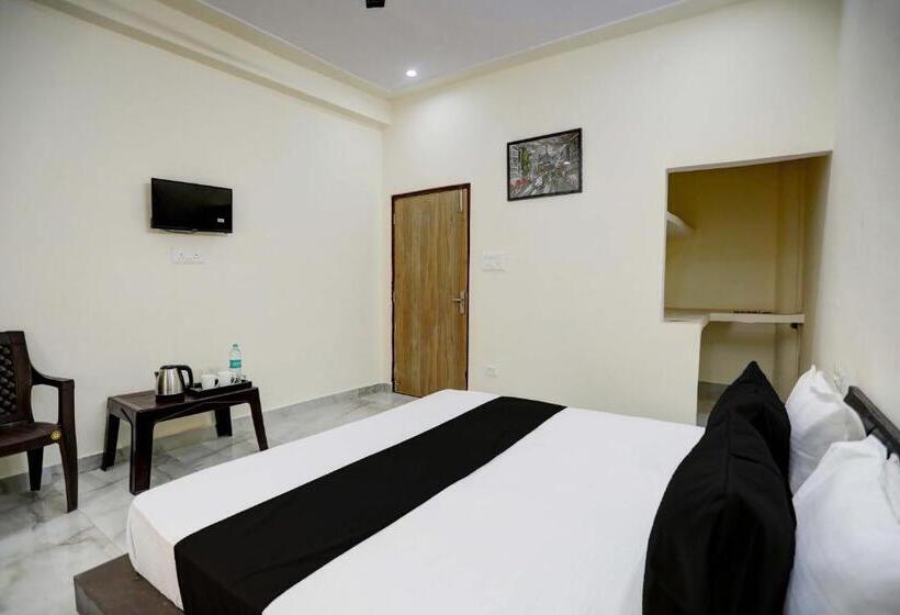 اتاق کلاسیک سه تخته, Oyo Hotel Divine