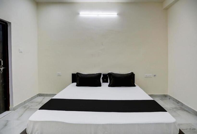 اتاق کلاسیک سه تخته, Oyo Hotel Divine