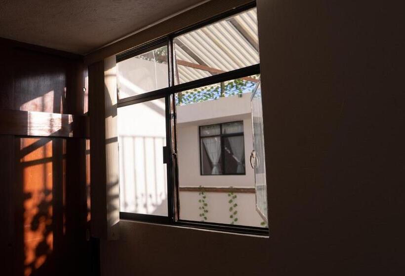 غرفة قياسية, Estancia Mixtecas