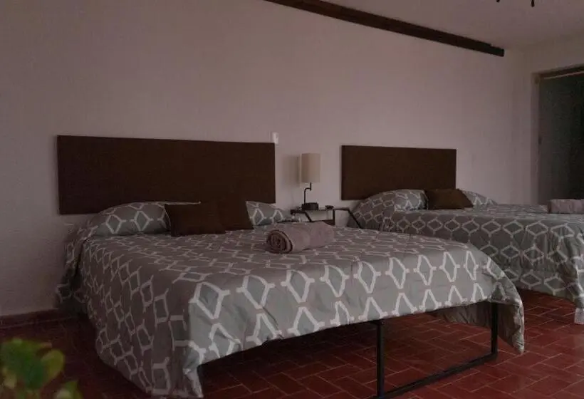 Standard-invahuone, Estancia Mixtecas