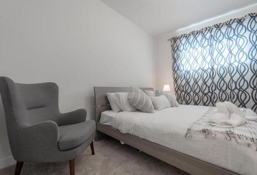 חדר סטנדרט, Room 2 Of Lovely Home, Montgomery Downtown Calgary