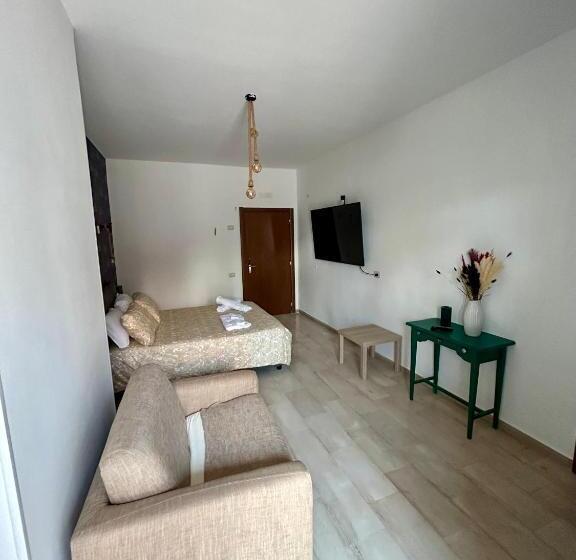 اتاق لوکس با بالکن, Starting Point Napoli