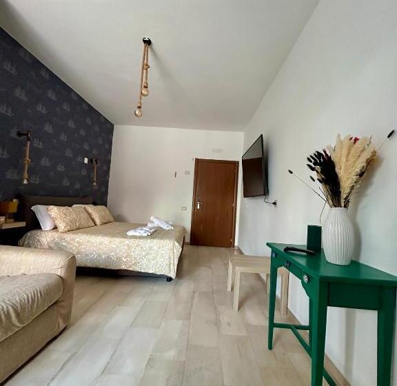 اتاق لوکس با بالکن, Starting Point Napoli