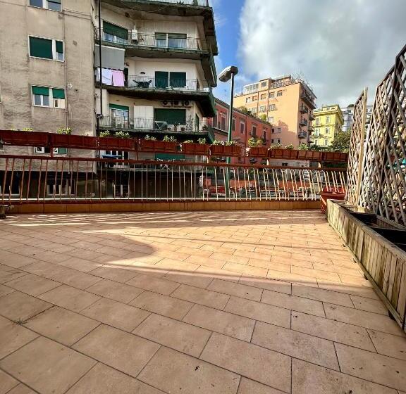 اتاق لوکس با بالکن, Starting Point Napoli