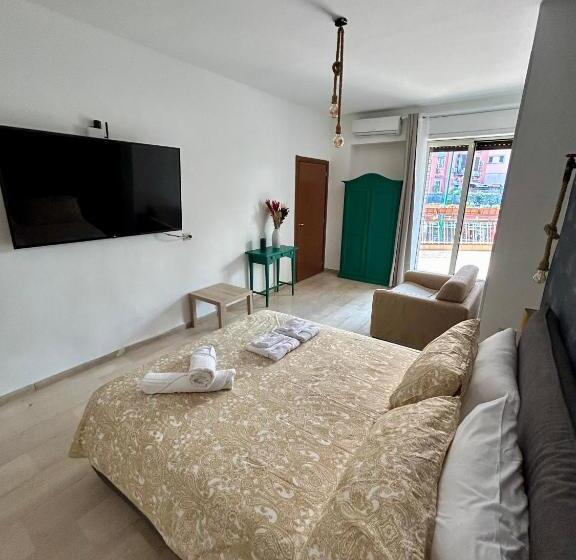 اتاق لوکس با بالکن, Starting Point Napoli