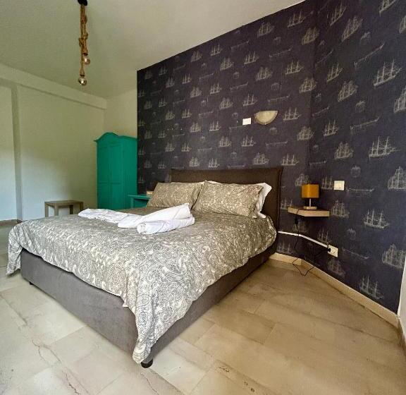 اتاق استاندارد سه تخته با بالکن, Starting Point Napoli