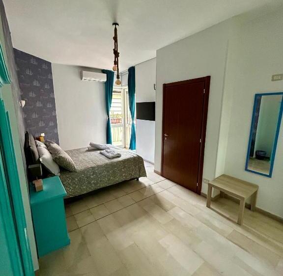 اتاق استاندارد سه تخته با بالکن, Starting Point Napoli