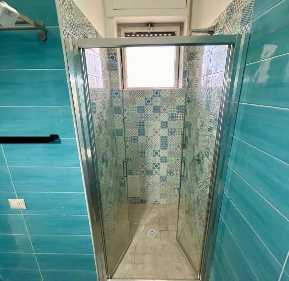 اتاق استاندارد سه تخته با بالکن, Starting Point Napoli