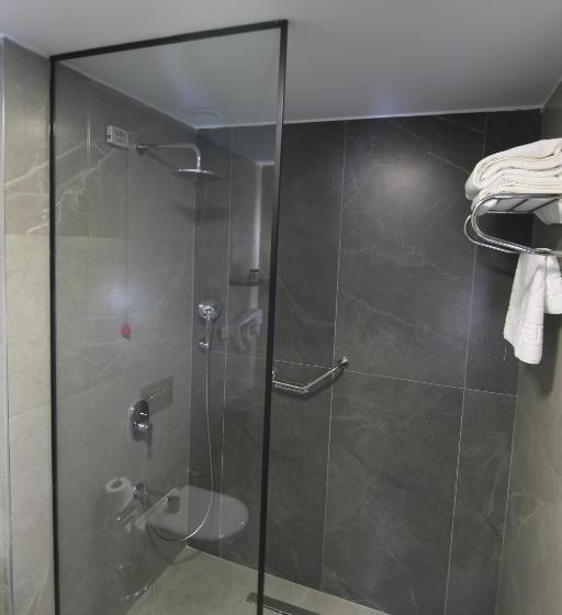 اتاق لوکس با تخت بزرگ, S Class Hotel Convention Center