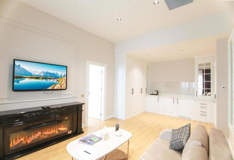 سوییت, S Class Hotel Convention Center