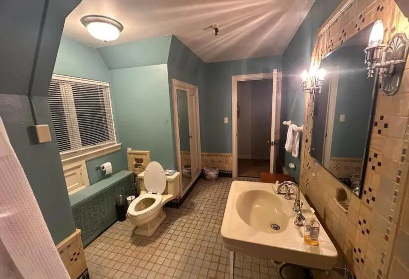 استودیوی لوکس, The Oaks B&b Hotel And Spiritual Center