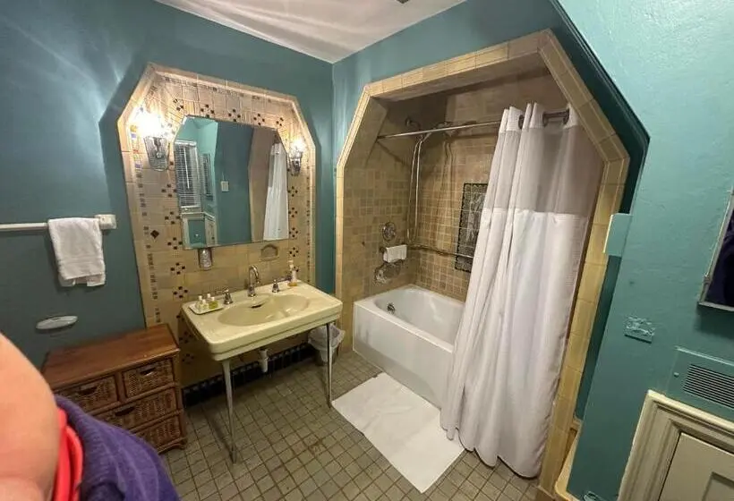 استودیوی لوکس, The Oaks B&b Hotel And Spiritual Center