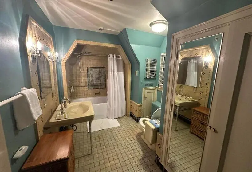 استودیوی لوکس, The Oaks B&b Hotel And Spiritual Center