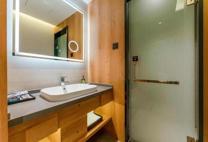 Standard Room, Zhanghe Hotel   Hailiang Plaza, Hohhot Railway Station