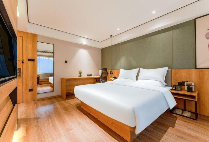 Standard Room, Zhanghe Hotel   Hailiang Plaza, Hohhot Railway Station