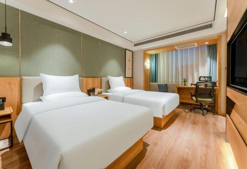 Standard Room, Zhanghe Hotel   Hailiang Plaza, Hohhot Railway Station