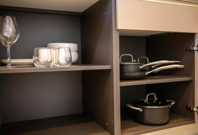 إستوديو قياسى, Homa Cherngtalay Phuket