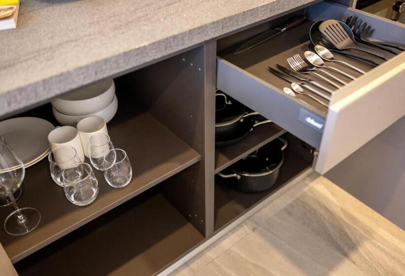 إستوديو قياسى, Homa Cherngtalay Phuket