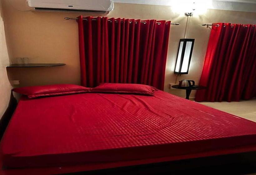 トリプルクラシックルーム, Oyo Ganapati Bhawan Homestay