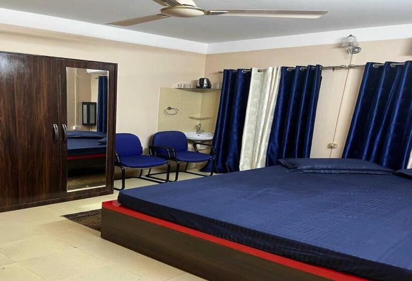 اتاق کلاسیک سه تخته, Oyo Ganapati Bhawan Homestay