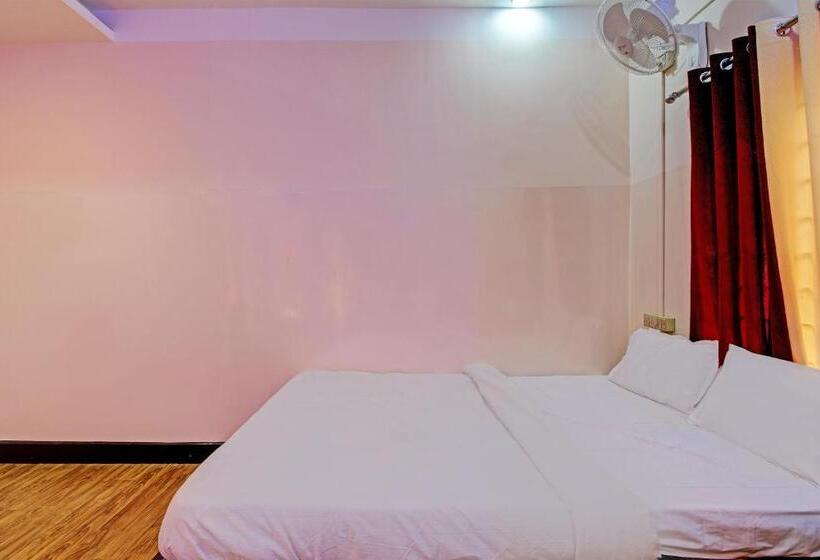 トリプルクラシックルーム, Oyo Ganapati Bhawan Homestay