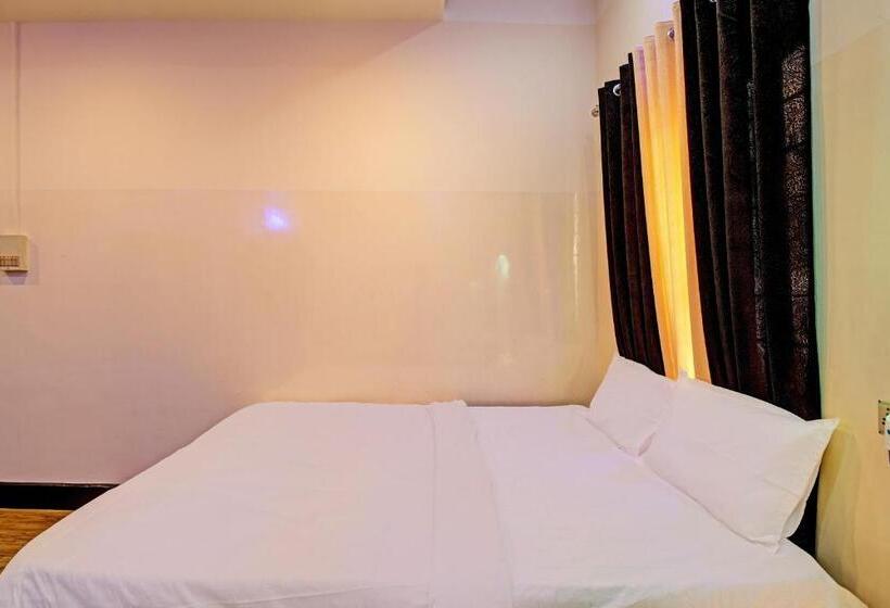 トリプルクラシックルーム, Oyo Ganapati Bhawan Homestay