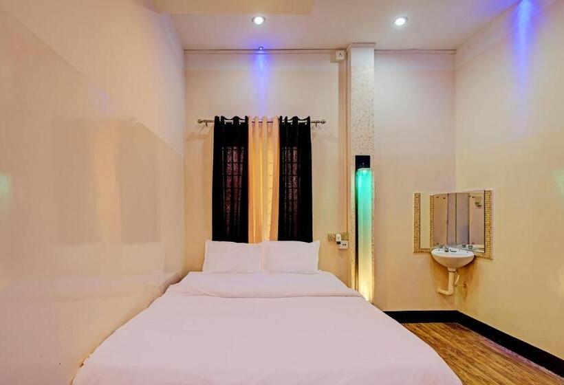 اتاق کلاسیک سه تخته, Oyo Ganapati Bhawan Homestay