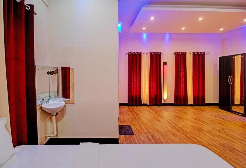 اتاق لوکس سه تخته, Oyo Ganapati Bhawan Homestay