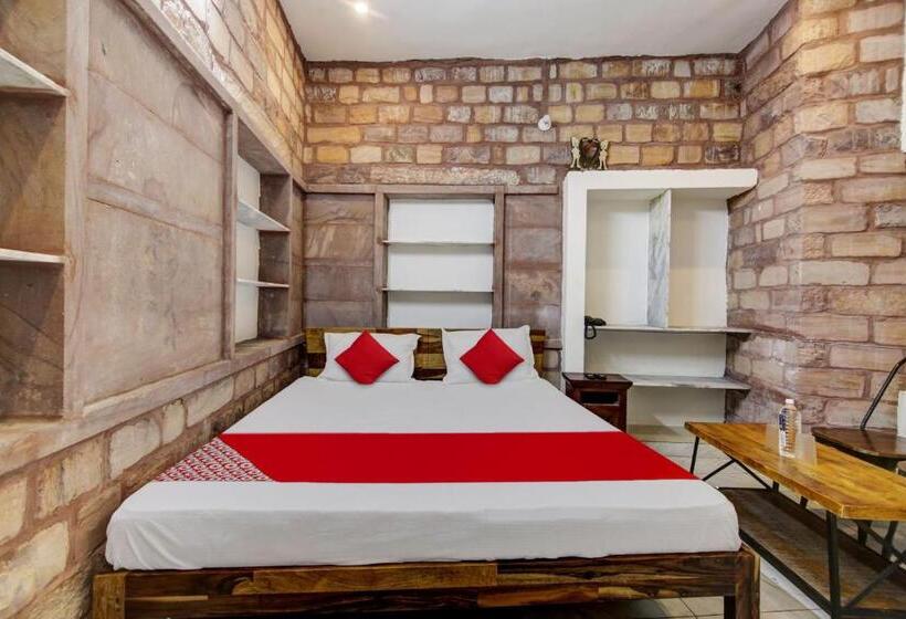 三人经典房间, Super Oyo The Club Hichki