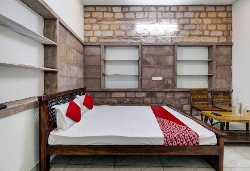 三人经典房间, Super Oyo The Club Hichki