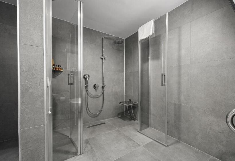 Полулюкс, Ibos Hotels Izmir Alsancak