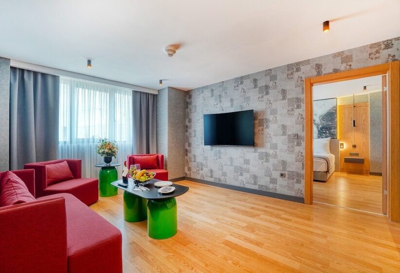 سوییت جونیور, Ibos Hotels Izmir Alsancak
