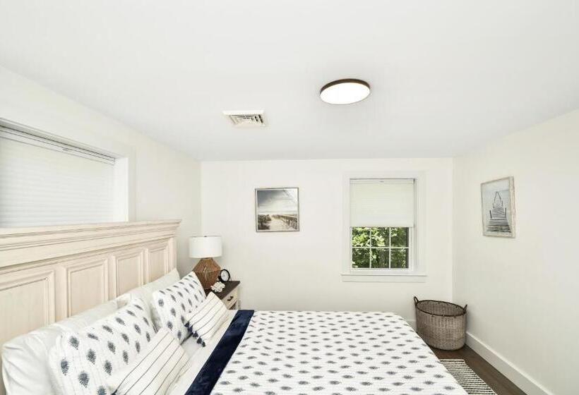 جناح عائلي, Hill House Mashpee