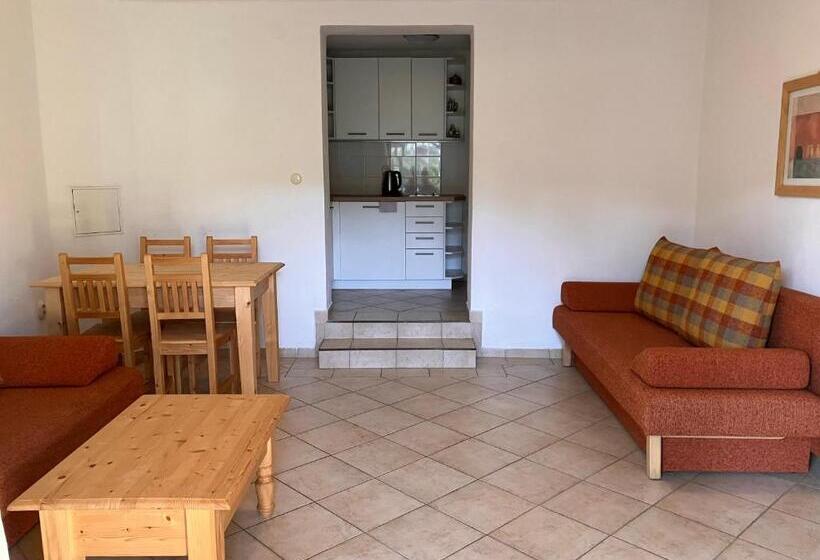 带1个卧室的带阳台的公寓, Mlýn Kamenice