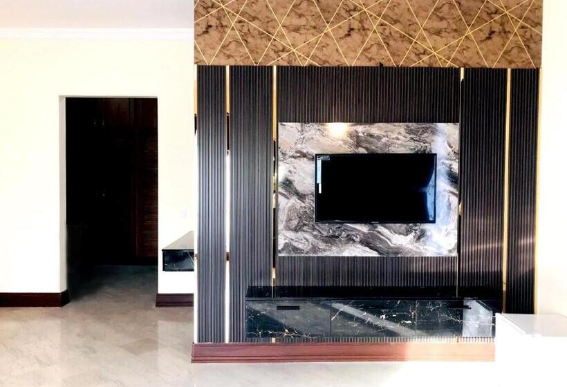 اتاق لوکس خانوادگی, Royal Palace Boutique