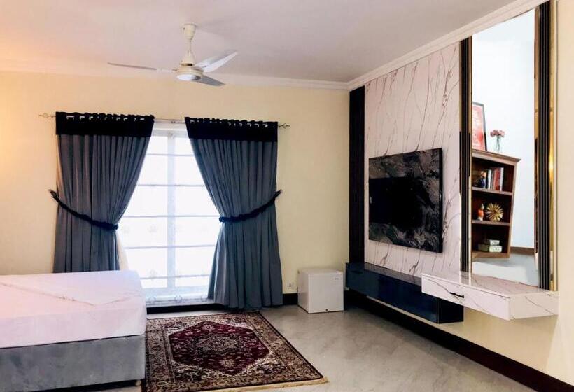 اتاق لوکس خانوادگی, Royal Palace Boutique