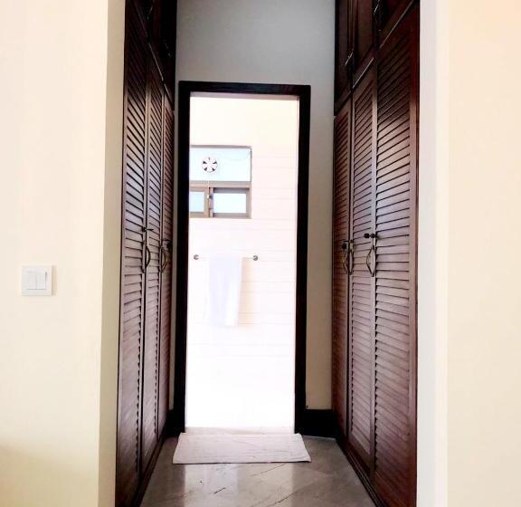 اتاق لوکس خانوادگی, Royal Palace Boutique