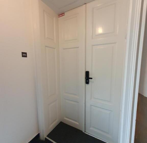 اتاق استاندارد, We Stay Apartments