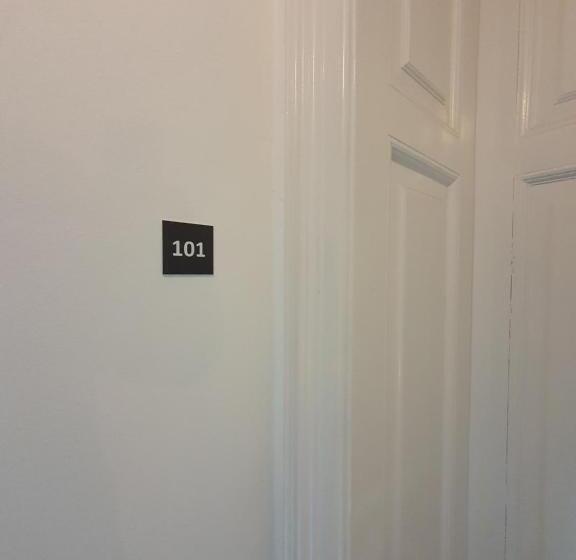 اتاق استاندارد, We Stay Apartments