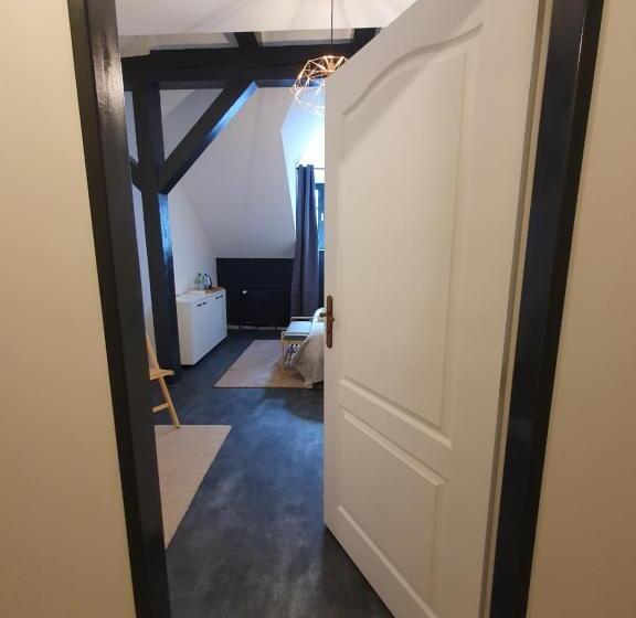 سوییت خانوادگی, We Stay Apartments