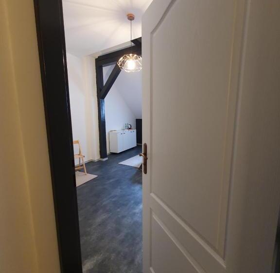 سوییت خانوادگی, We Stay Apartments