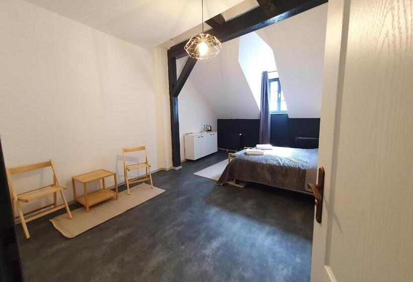 سوییت خانوادگی, We Stay Apartments