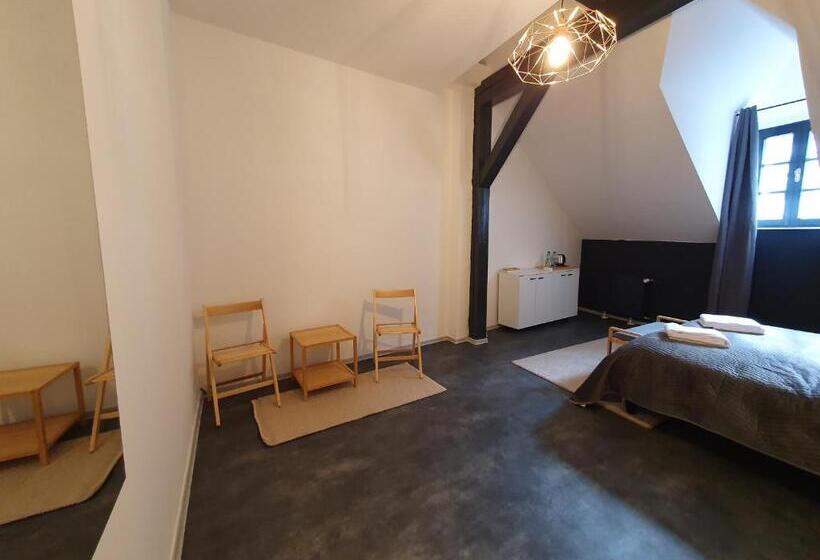 سوییت خانوادگی, We Stay Apartments