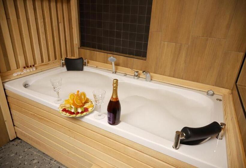 סוויטה דלוקס, Rush Hotel Tokat